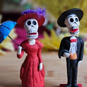 VINTAGE OAXACAN CLAY AND WIRE COUPLE SCULPTURES